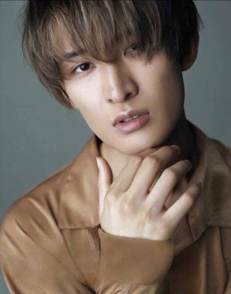 SnowManの家族構成とは？父母や兄弟との面白エピソードも！