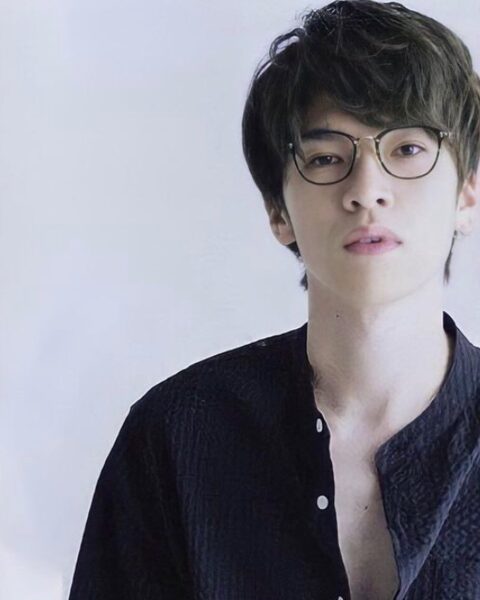 SnowManの頭いい順ランキング！偏差値や学歴も紹介！