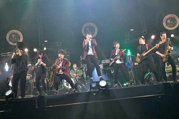 ヒゲダン(Official髭男dism)のファンクラブ２つ？どっちがいい？違いの紹介と退会できないなどのトラブルも？