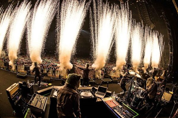 MAN WITH A MISSION(マンウィズ) 顔隠す理由はなぜ?ライブ用マスクでも暑くないの?