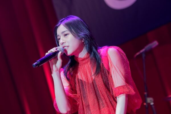 milet(ミレイ)の人気曲ランキング!ドラマ主題歌やカラオケで歌われてるのはどれ?