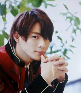 キンプリ平野紫耀のイヤモニのデザインは非常口マーク?よく外すのはなぜ?