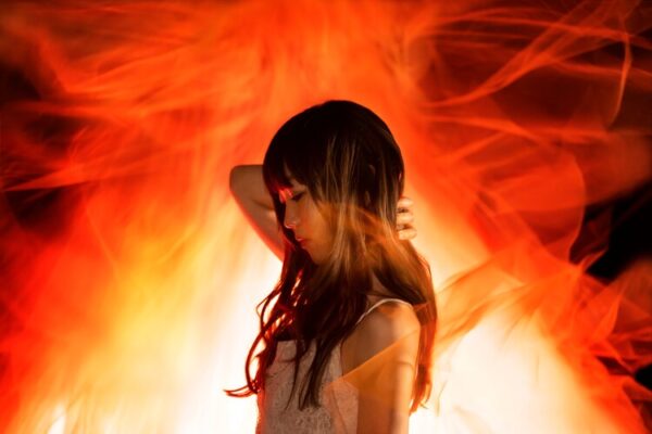 Aimer(エメ)の凄さは声！周波数のゆらぎが特徴的で日本に数人しかいないレベル！