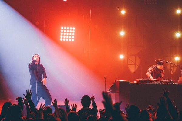 クリーピーナッツ(Creepy Nuts)はなぜ人気?好きな理由や魅力に迫る!