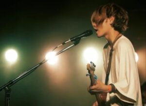 秋山黄色の人気曲ランキング！ライブでの定番は何？