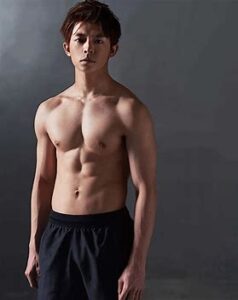 キンプリ(king&prince)岸優太の筋肉・トレーニングがすごい!ムキムキでベンチプレス100kgあげる?