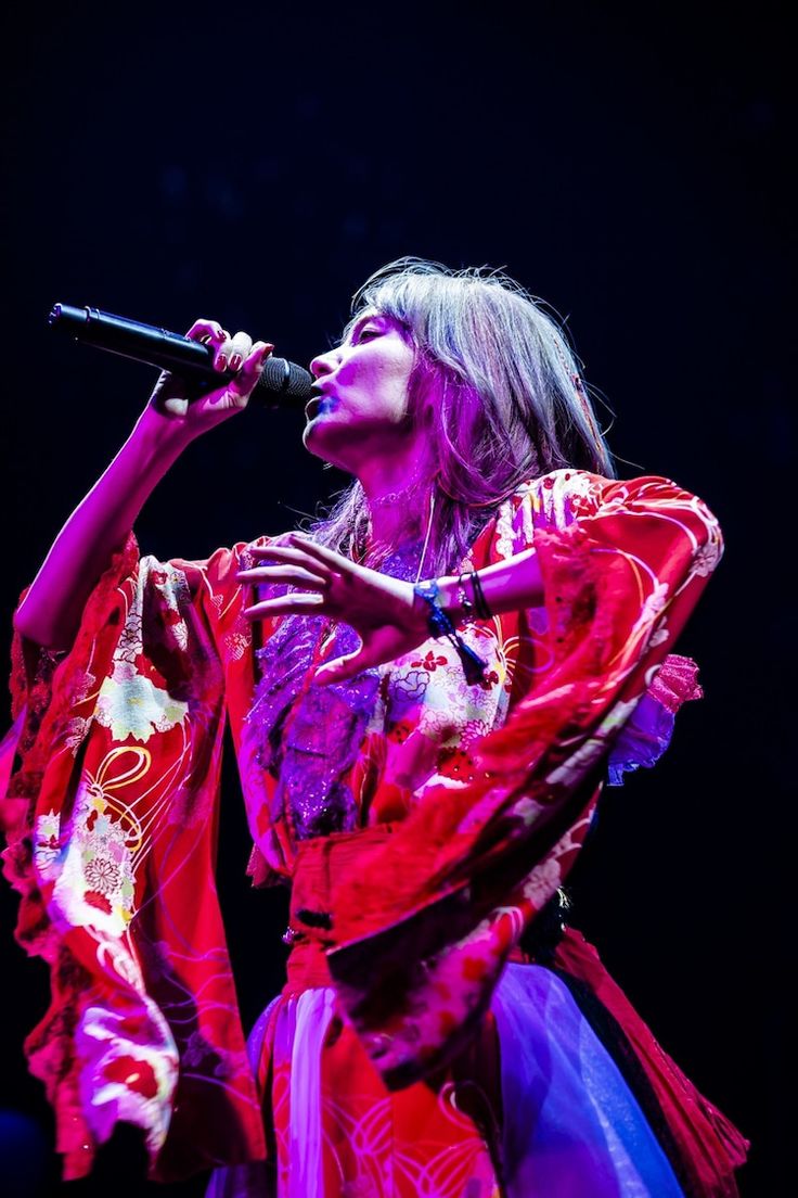 LiSAの結婚から数年、子供は現在何人いるのか？mステ出演時妊娠していた？