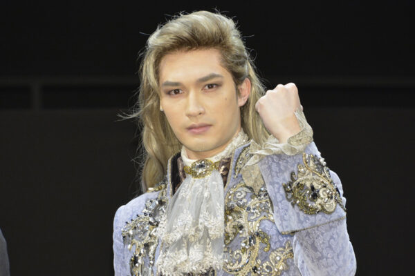 SixTONES(ストーンズ)ジェシーがカウコンでKinKiKidsの堂本剛と手繋ぎ?2人のエピソードまとめ!