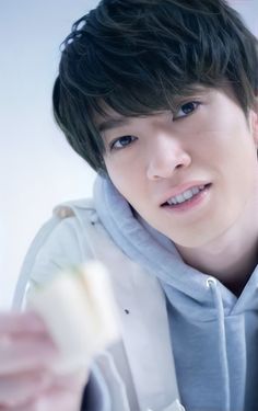 スノーマン(snowman)深澤辰哉と俳優の柄本佑は似てる？他にも似てる芸能人はいるのか調査！