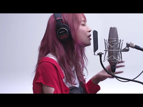 LiSAの歌い方が嫌いな人もいる?苦手な理由とアニメの主題歌が変わったのは何故?