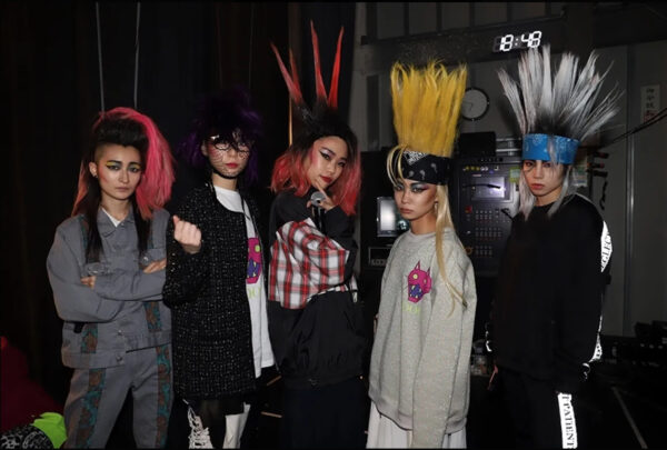 BiSHの衣装まとめ!ダサい衣装や、やばい衣装もある?