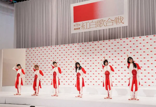 BiSHの衣装まとめ!ダサい衣装や、やばい衣装もある?