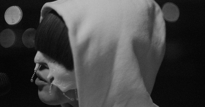 yamaマスクの下の顔が美人な説を徹底解説！誰？新しい顔写真が発表された