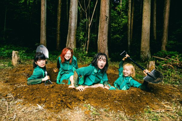 BiSのライブはやばい?客席へダイブでアイドルに触れる過激ライブ