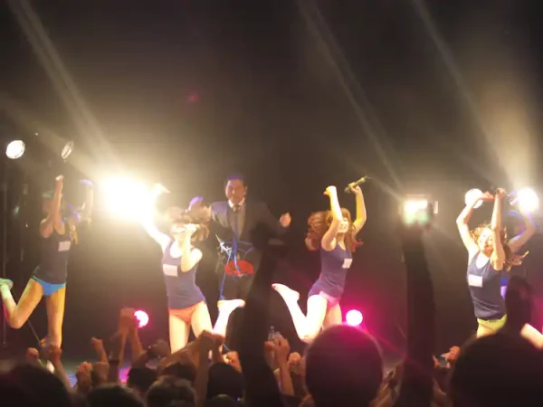 BiSのライブはやばい?客席へダイブでアイドルに触れる過激ライブ