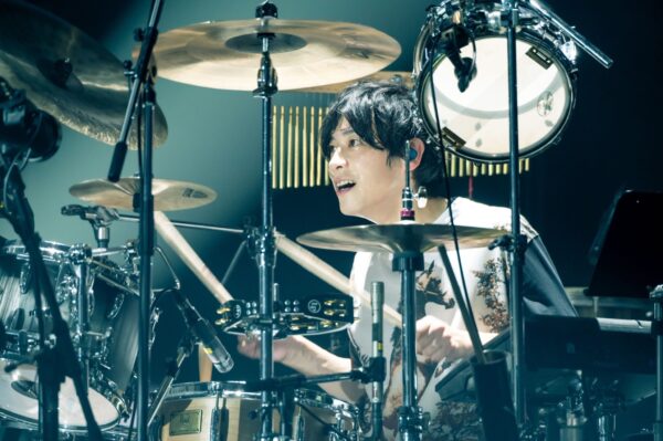 yamaのバンドメンバー(サポートメンバー)、プロデューサーについて！所属事務所は？