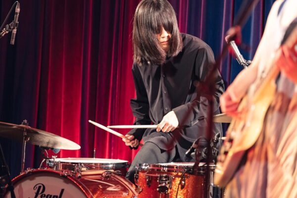 羊文学のドラム、フクダヒロアってどんな人?性別や素顔について解説!