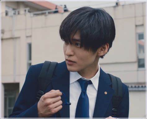 スノーマン（SnowMan）目黒連の家族構成は？父は社長で母は軍人って本当？