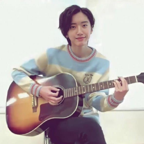 なにわ男子 道枝駿佑の特技はギター弾き語り？ギターのメーカーや種類は？