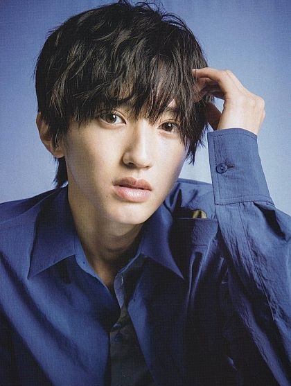 なにわ男子 道枝駿佑の特技はギター弾き語り?ギターのメーカーや種類は?