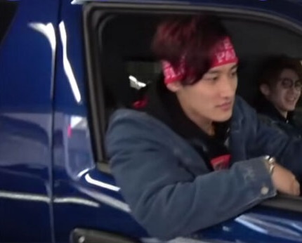 スノーマン(SnowMan)目黒蓮は運転免許持ってるの?視力やメガネ姿も紹介!