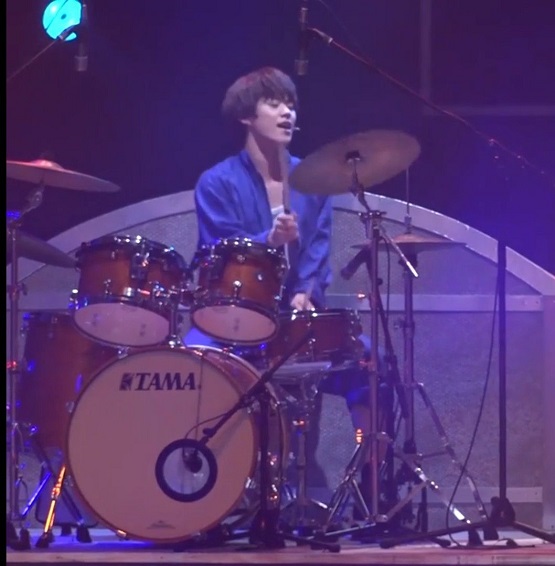 なにわ男子 道枝駿佑の特技はギター弾き語り?ギターのメーカーや種類は?