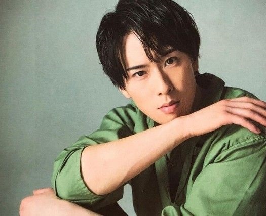 スノーマン(SnowMan)目黒蓮は運転免許持ってるの?視力やメガネ姿も紹介!