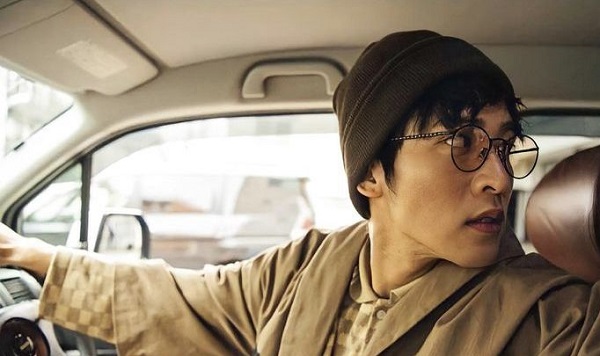 スノーマン(SnowMan)目黒蓮は運転免許持ってるの?視力やメガネ姿も紹介!