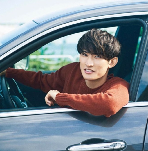 スノーマン(SnowMan)目黒蓮は運転免許持ってるの?視力やメガネ姿も紹介!