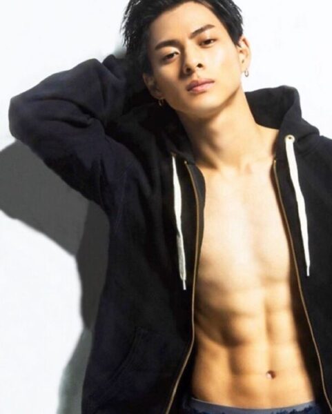 キンプリ(king&prince)髙橋海人の筋肉・特に腹筋がすごいのはダンスの影響?いつから割れてる?