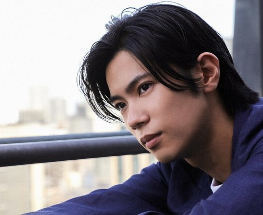 なにわ男子藤原丈一郎の母の年齢は?キンプリファンでティアラって本当?