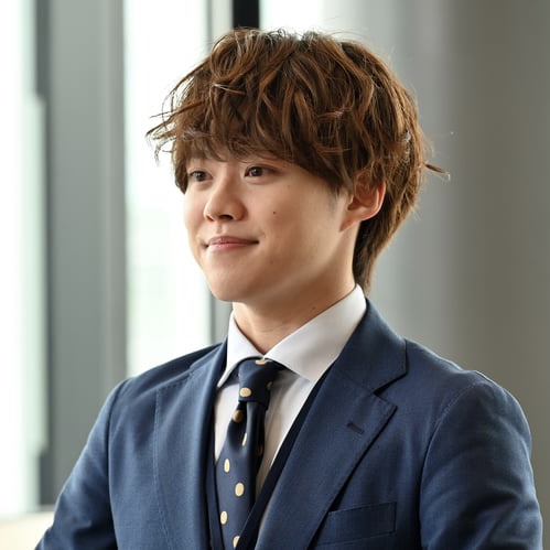 なにわ男子 大橋和也のメイク道具とスキンケア!愛用リップや化粧水のブランドは?